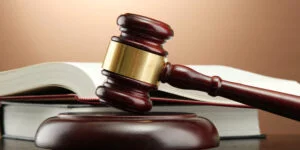 Photographie du marteau de la Justice.