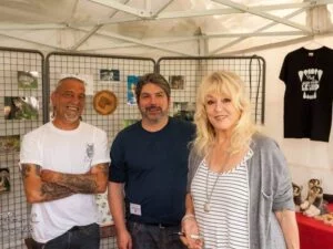 Mylène Demongeot visitant le stand du Klan du Loup.