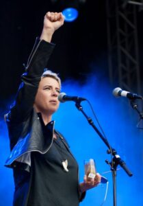 Photographie de Charlyn Marie « Chan » Marshall, en concert.