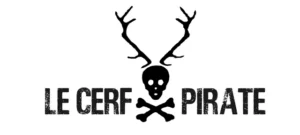 Logo du Cerf Pirate représentant une tête de mort avec des bois de cerf et le texte : "Cerf Pirate".